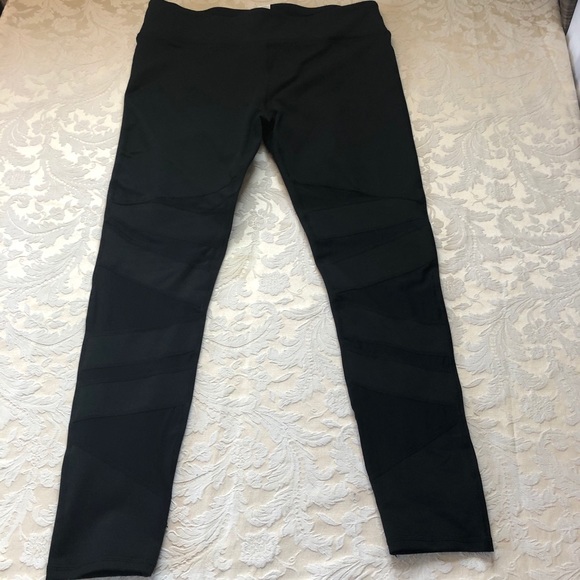 Fabletics Demi Lovato Black Martina Leggings - Picture 5 of 8
